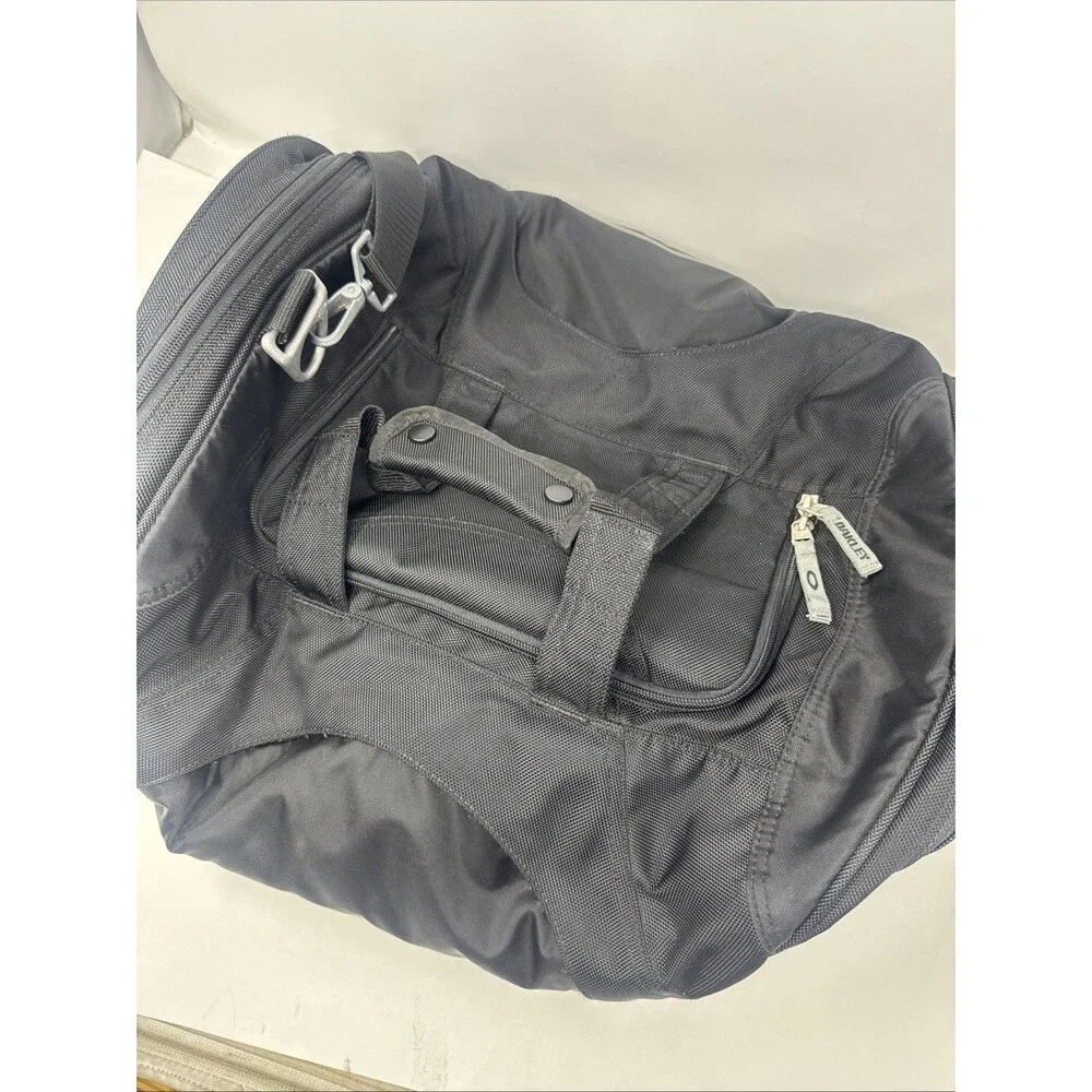2010’s Oakley Heavy Payload Duffel Bag -  Black - Shoe Pocket NICE black large